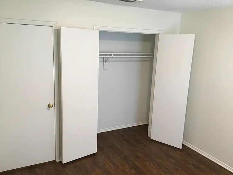 8400 Beaufort Ct — Photo 13