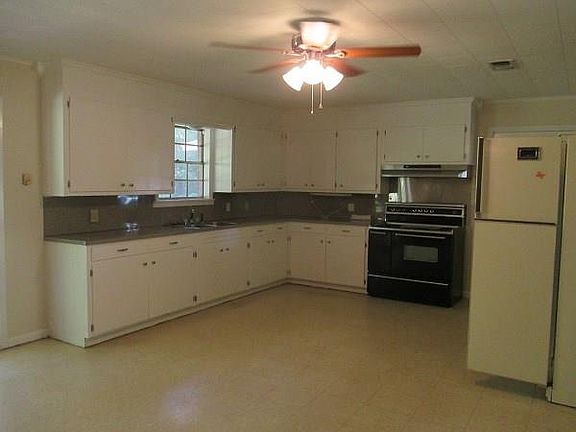 4th image of 1614 Cedar Dr