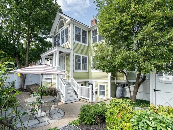 57 Hovey Ave, Cambridge, MA 02138