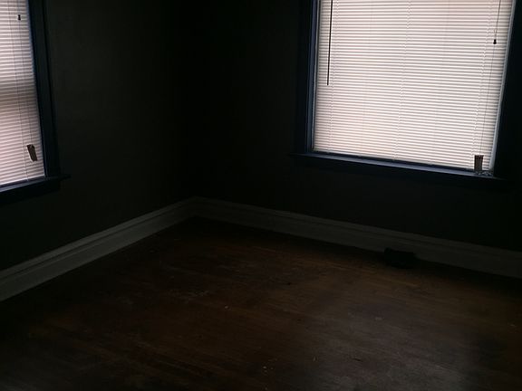4th image of 8614 Oxford Ln