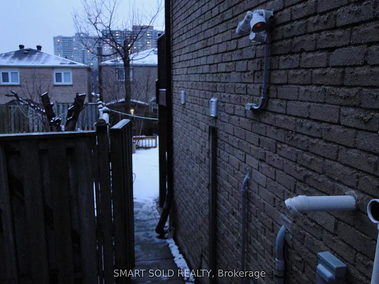 54 Muirlands Dr #BASEMENT — Photo 17