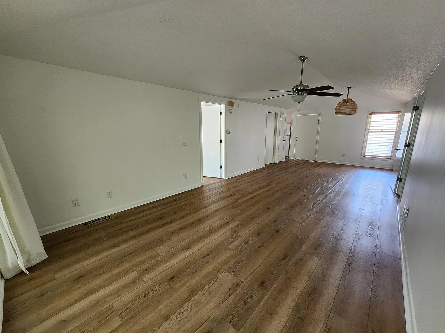 3 bed, 1300 sqft, $4,500 — Photo 4