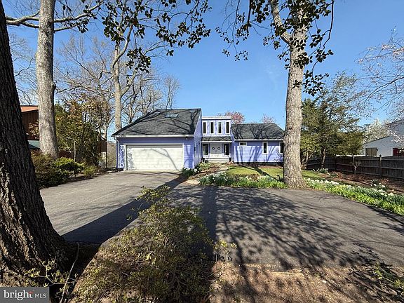 3rd image of 1526 Park Ln
