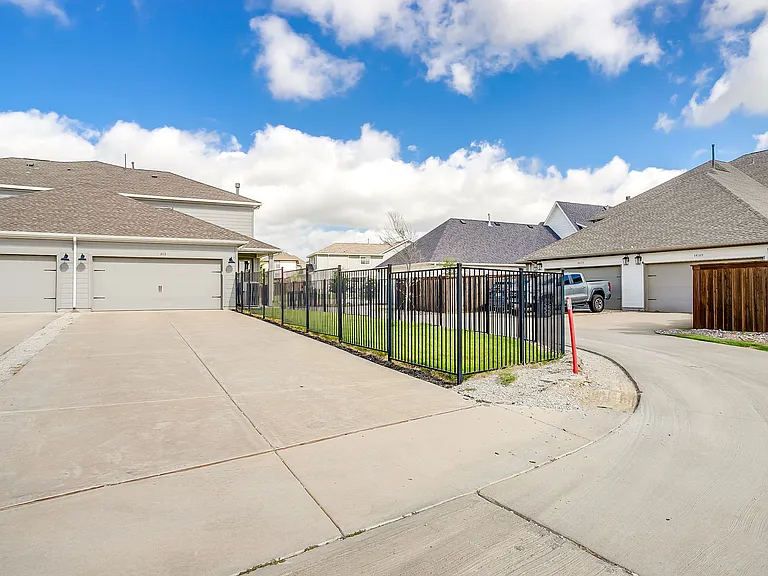 2113 Domingo Dr — Photo 35