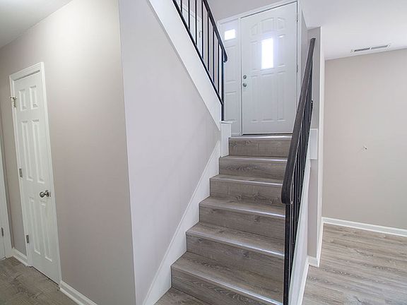 3rd image of 410 Brewer Dr