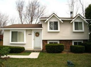 4680 Cass Elizabeth Rd, Waterford, MI 48327