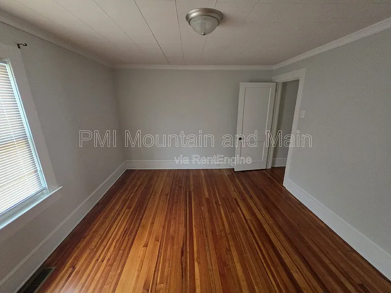 161 Logan Ave — Photo 38