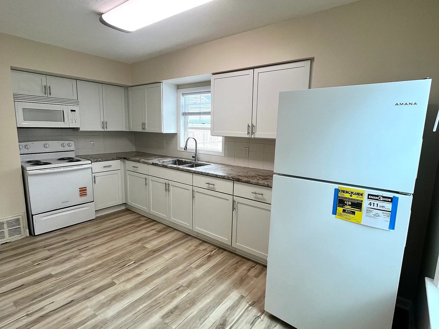 3 bed, 1.5 bath, 1337 sqft, $1,475 — Photo 2