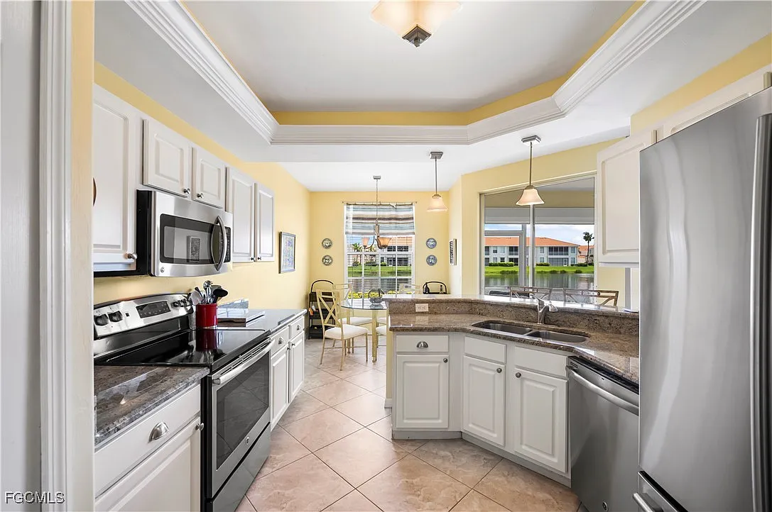 2 bed, 2.0 bath, 1487 sqft, $5,000 — Photo 4