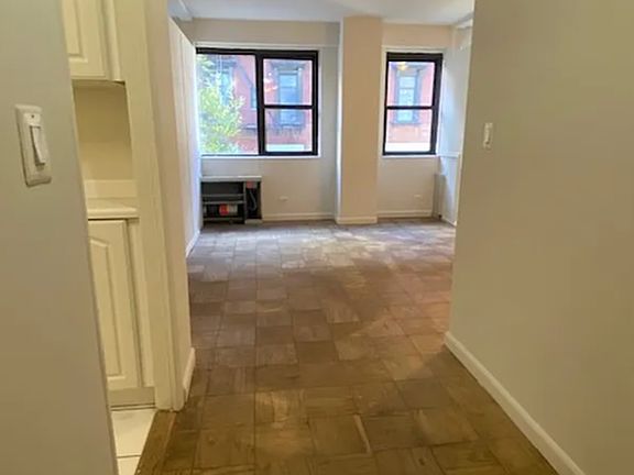 4th image of 300 W 55th St APT 2D