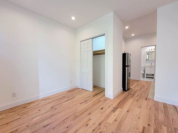 3rd image of 415 W 56th St #95
