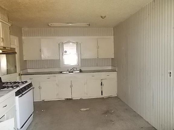 3rd image of 3512 N Douglas Blvd
