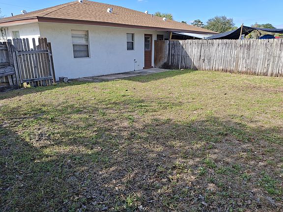 3rd image of 1936 Palm Acres Dr