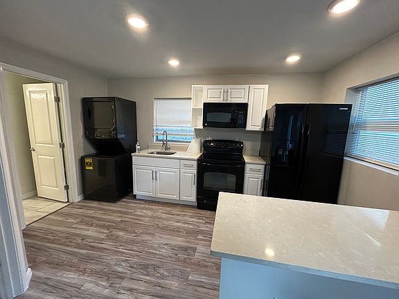 4th image of 8004 N Alaska St #1
