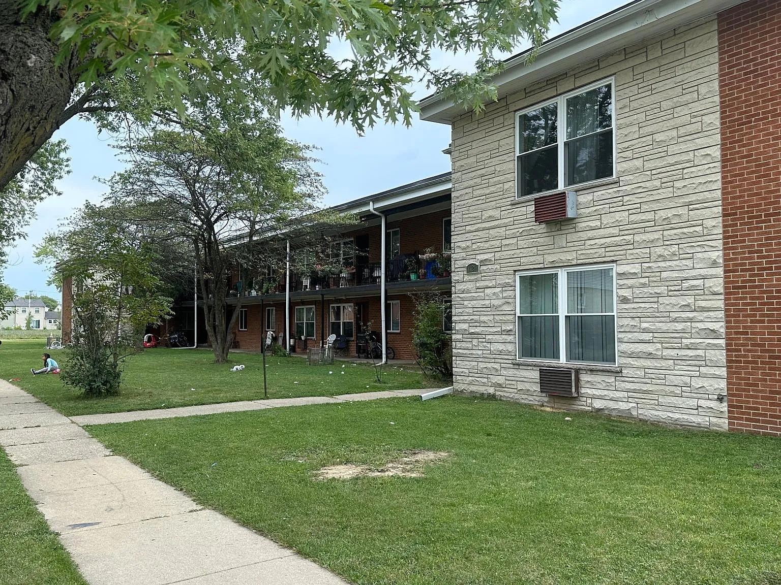 2 bed, 825 sqft, $1,440 — Photo 2