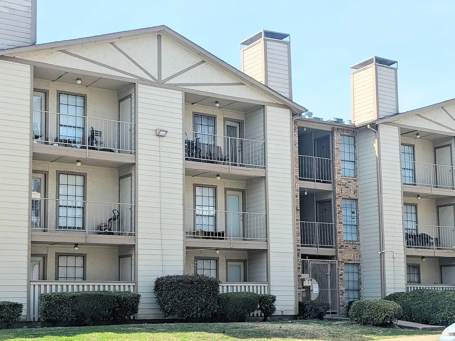 Bennett Place Apartments — Photo 2