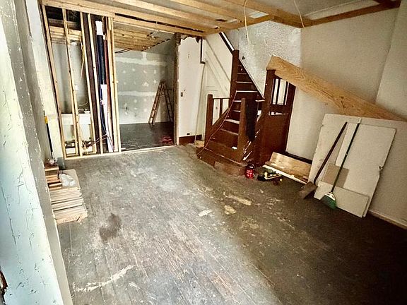 3rd image of 1217 W Venango St