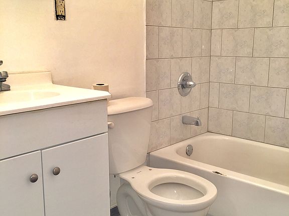 3rd image of 3513 Crescent St #2nd