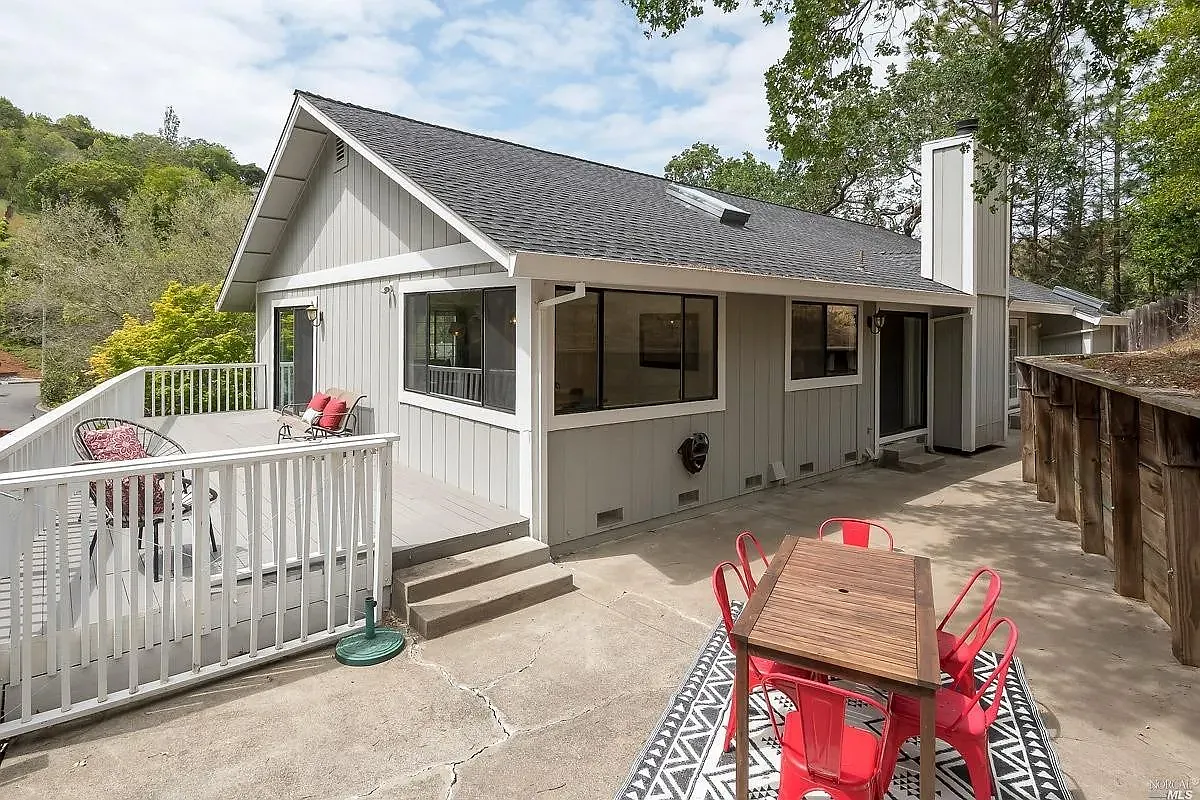 4 bed, 2633 sqft, $5,950 — Photo 4