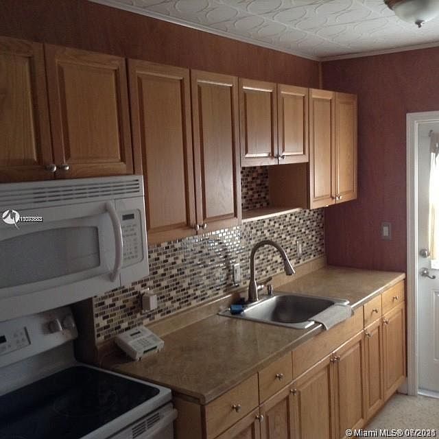 2nd image of 10 NE 49th St #10