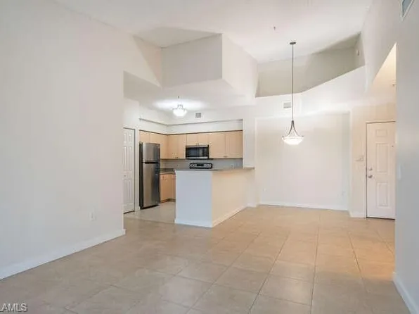 1220 Reserve Way APT 305, Naples, FL 34105