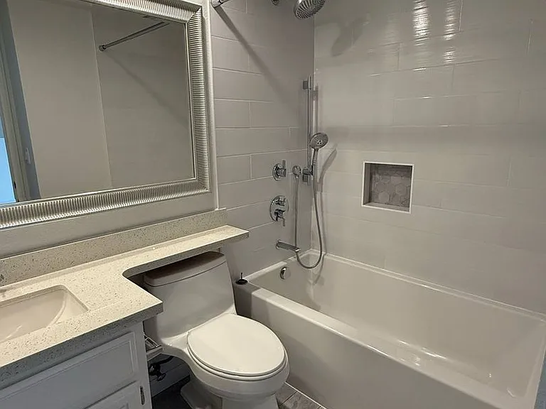 704 Newport Cir — Photo 17