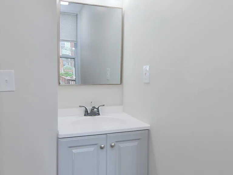 420 E 28th St — Photo 7