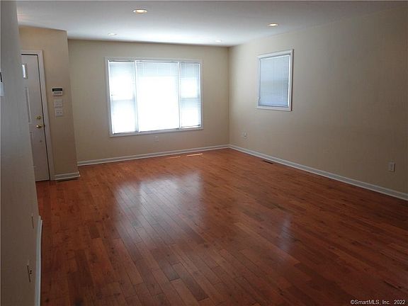 4th image of 3 Willow Street