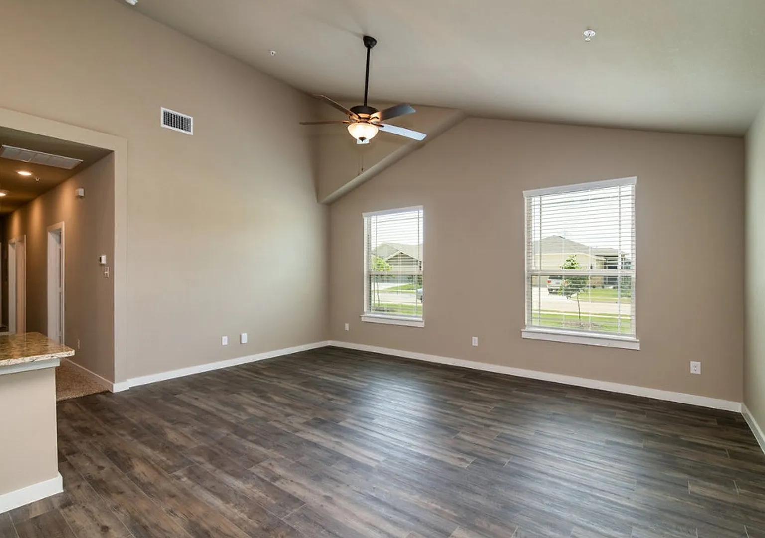 Gorgeous 3 Bedroom Four Plex Located In Midlothian Isd! — Photo 3