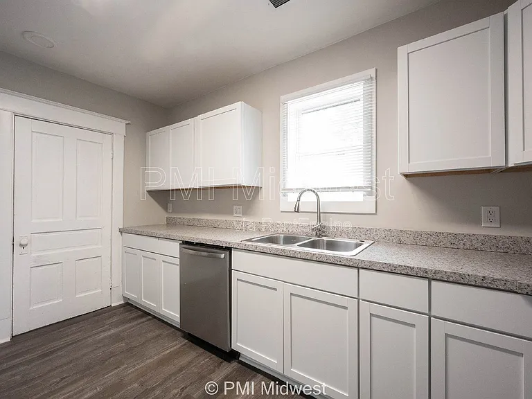 538 W 29th St #B — Photo 6