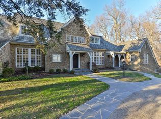 2703 Poplar Hill Ct, Indian Hills, KY 40207