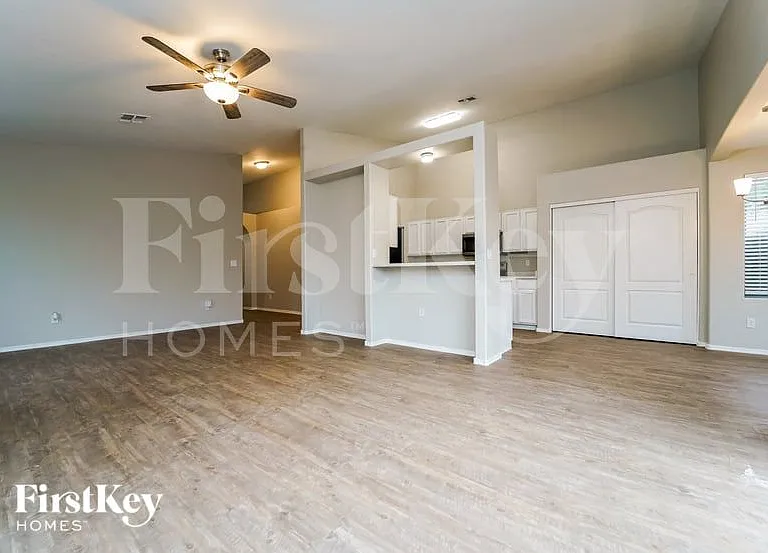 3620 W Bellewood Pl — Photo 4