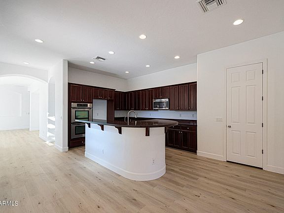 3rd image of 305 N ARBOR Lane