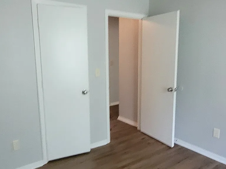 1217 Lakeview Xing — Photo 14