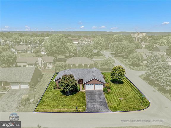 2nd image of 501 Lilac Ln