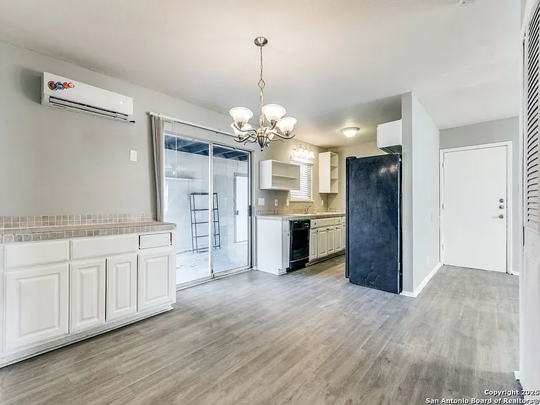 5830 Castle Yard — Photo 13