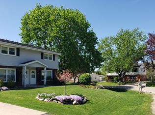 1118 N Hillock Dr, Racine, WI 53406