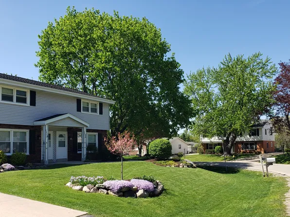 1118 N Hillock Dr, Racine, WI 53406