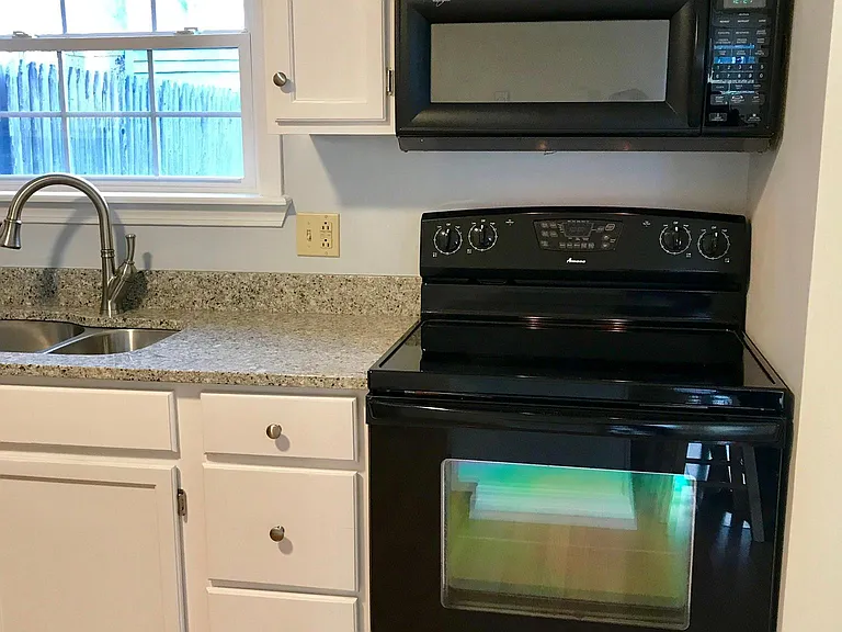77 Baldwin Dr — Photo 4