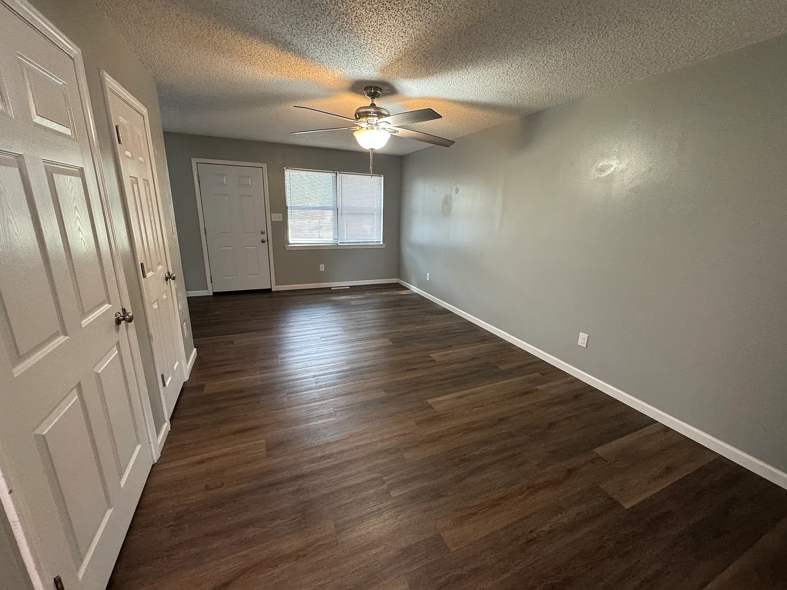 2 bed, 930 sqft, $1,050 — Photo 2