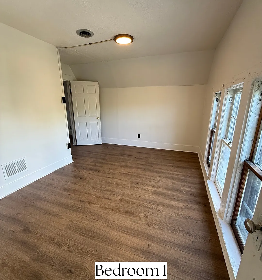 2 bed, $1,300 — Photo 4