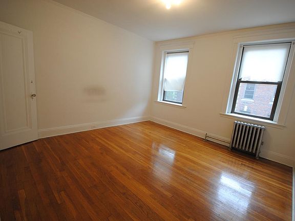 4th image of 103 Longwood Ave #2B