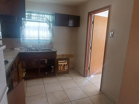 4th image of 4908 DONNYBROOK Avenue