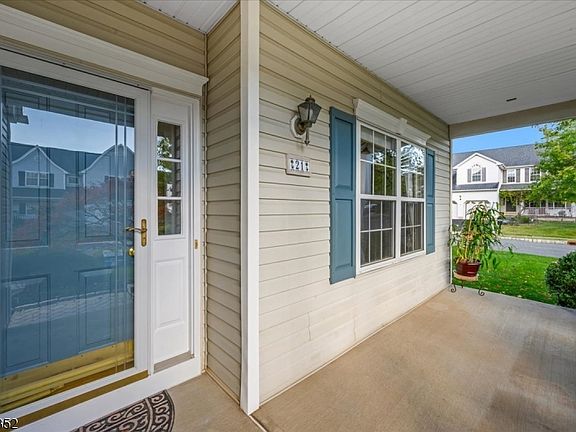 3rd image of 21 Reinhart Way