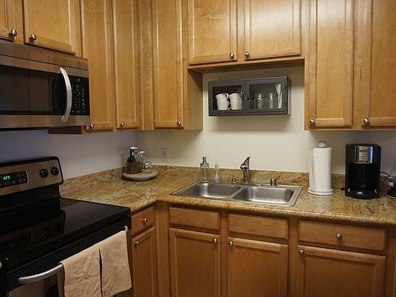 4th image of 4023 Eastwood Village Ln
