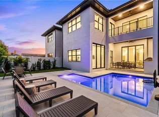 560 95th Ave N #2, Naples, FL 34108