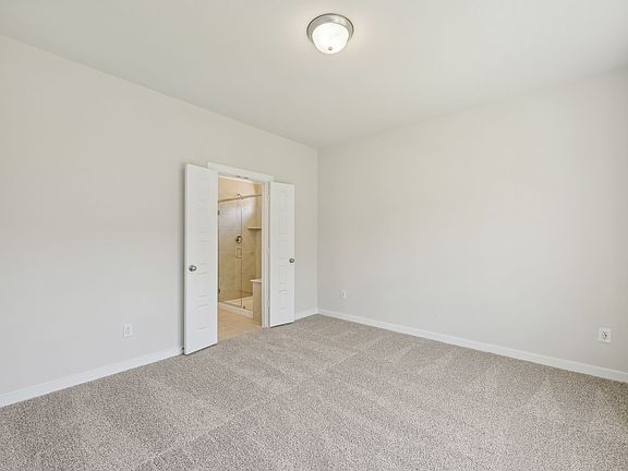 The primary bedroom of a home in Montgomery Oaks of Conroe, TX.
