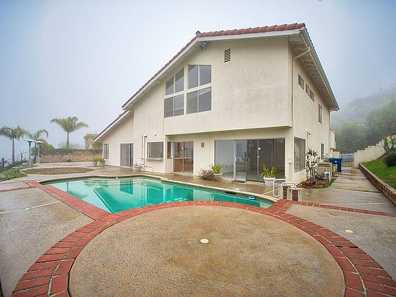 3rd image of 3808 Gleneagles Dr