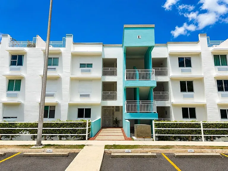 CARACOLES BUILDING Cond Hillside Village #E-201 — Photo 2