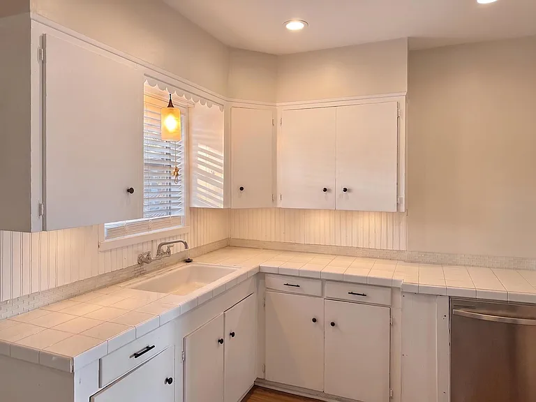 2313 Avenue L — Photo 10